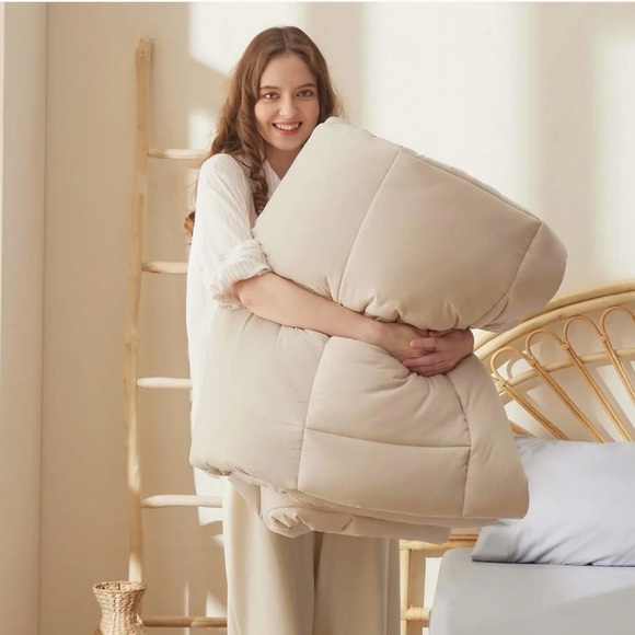 Brand New Bedsure GentleSoft Down Alternative Comforter Queen Beige - Picture 10 of 14